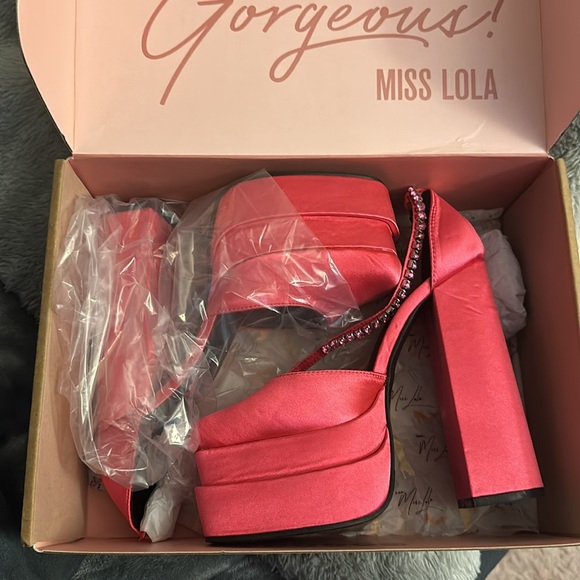 Pink platforms 💖 - Picture 2 of 2